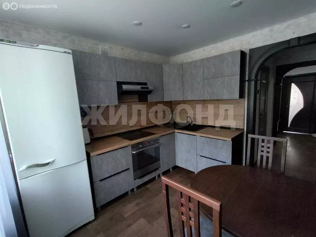 3-комнатная квартира: Абакан, улица Крылова, 71А (66 м) - Фото 1