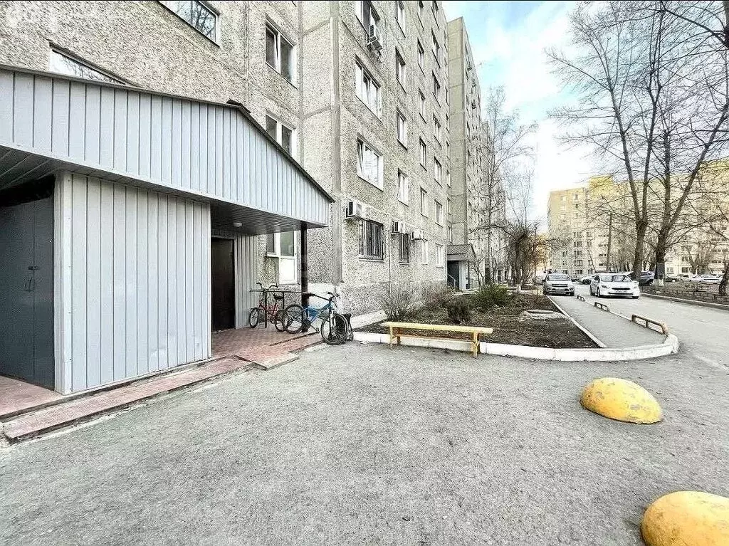 3-комнатная квартира: Тюмень, улица Пермякова, 21 (67 м) - Фото 1