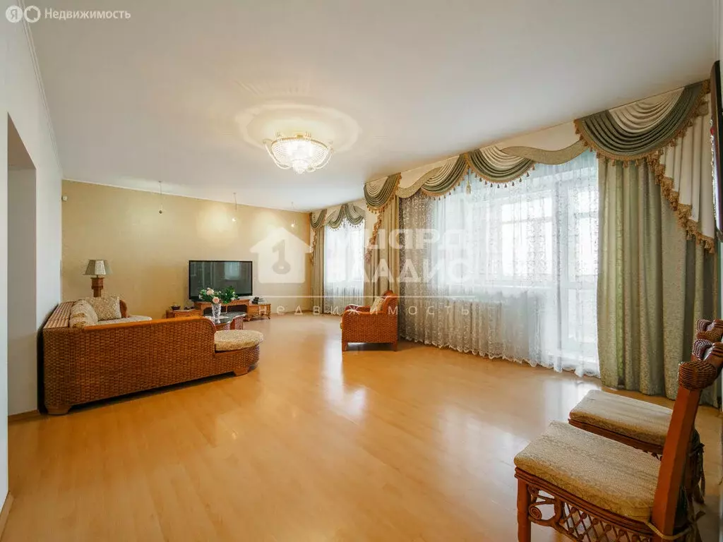 3-комнатная квартира: Омск, проспект Комарова, 9 (121 м) - Фото 2