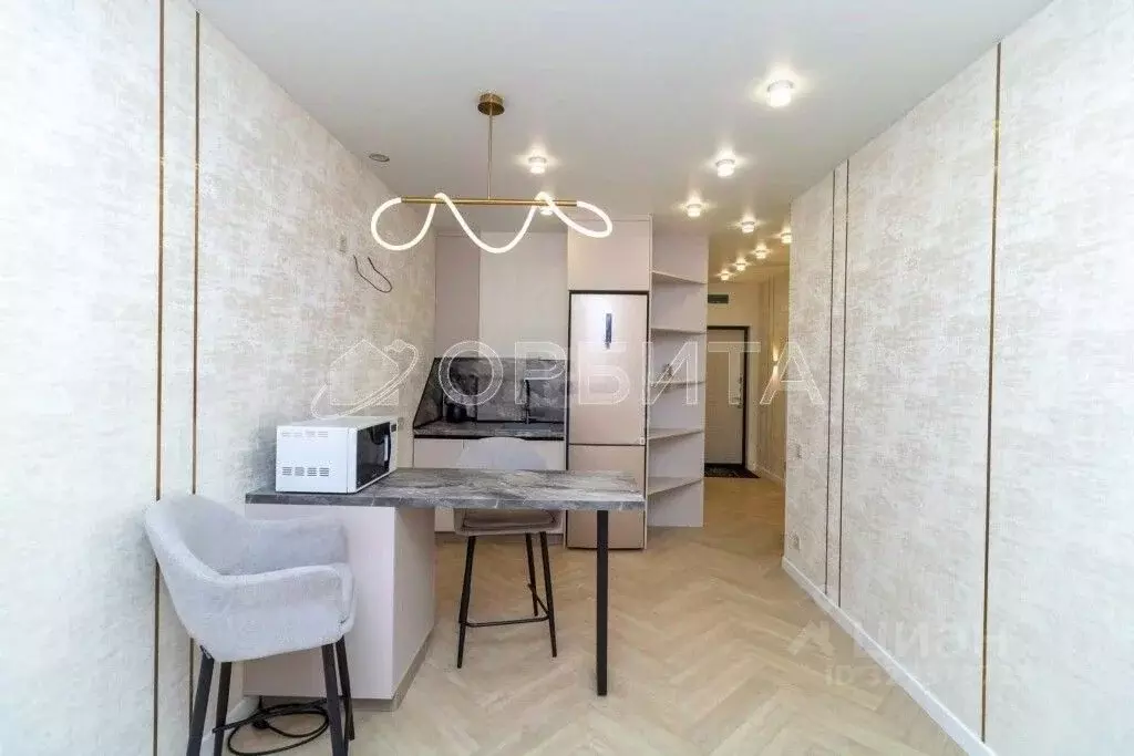 1-к кв. Тюменская область, Тюмень ул. Сергея Свиридова, 5 (36.2 м) - Фото 1