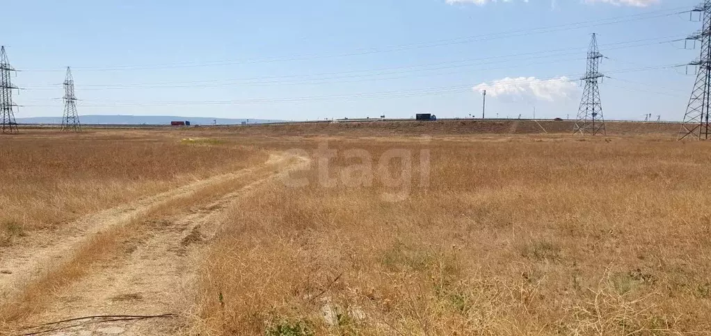 Участок в Крым, Ленинский район, Семисотское с/пос, с. Фронтовое ул. ... - Фото 1