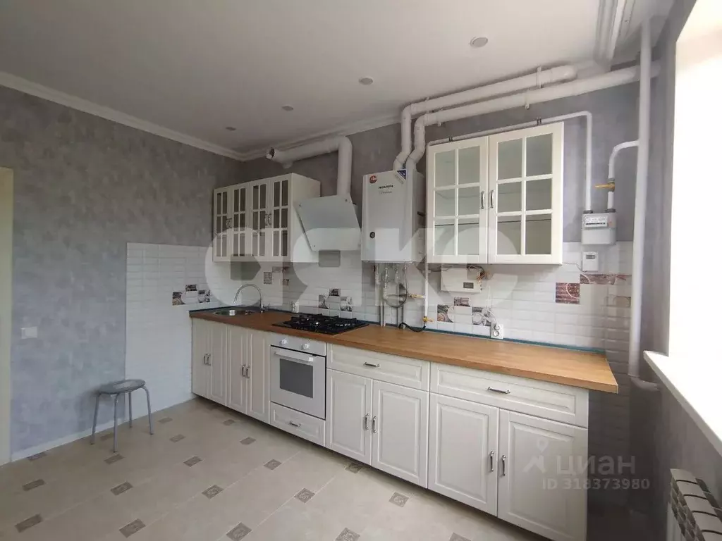 2-к кв. Краснодарский край, Горячий Ключ ул. Кириченко, 7/2 (75.5 м) - Фото 0
