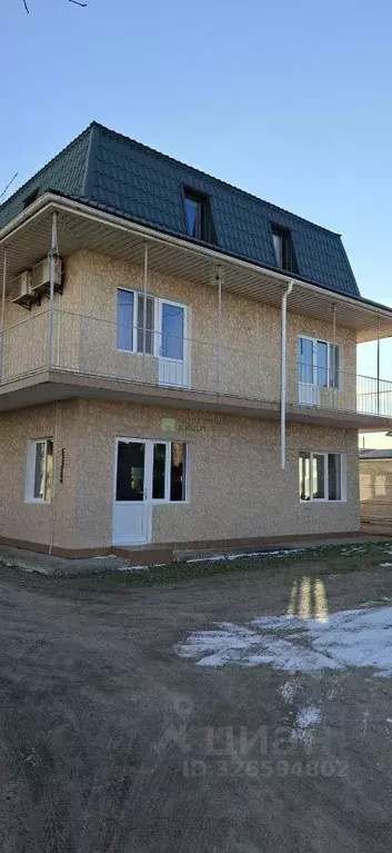 Дом в Крым, Сакский район, с. Уютное, Прибой СПК ул. Вишневая (273 м) - Фото 1