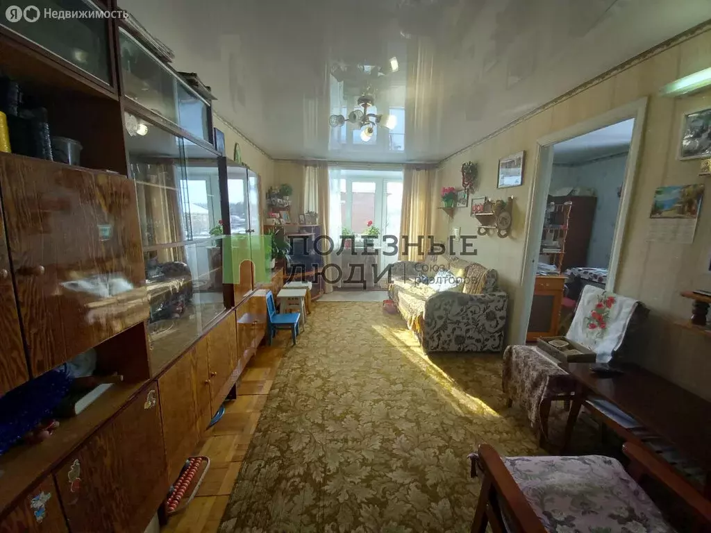 3-комнатная квартира: село Черёмушки, Заводская площадь, 5 (54.6 м) - Фото 1