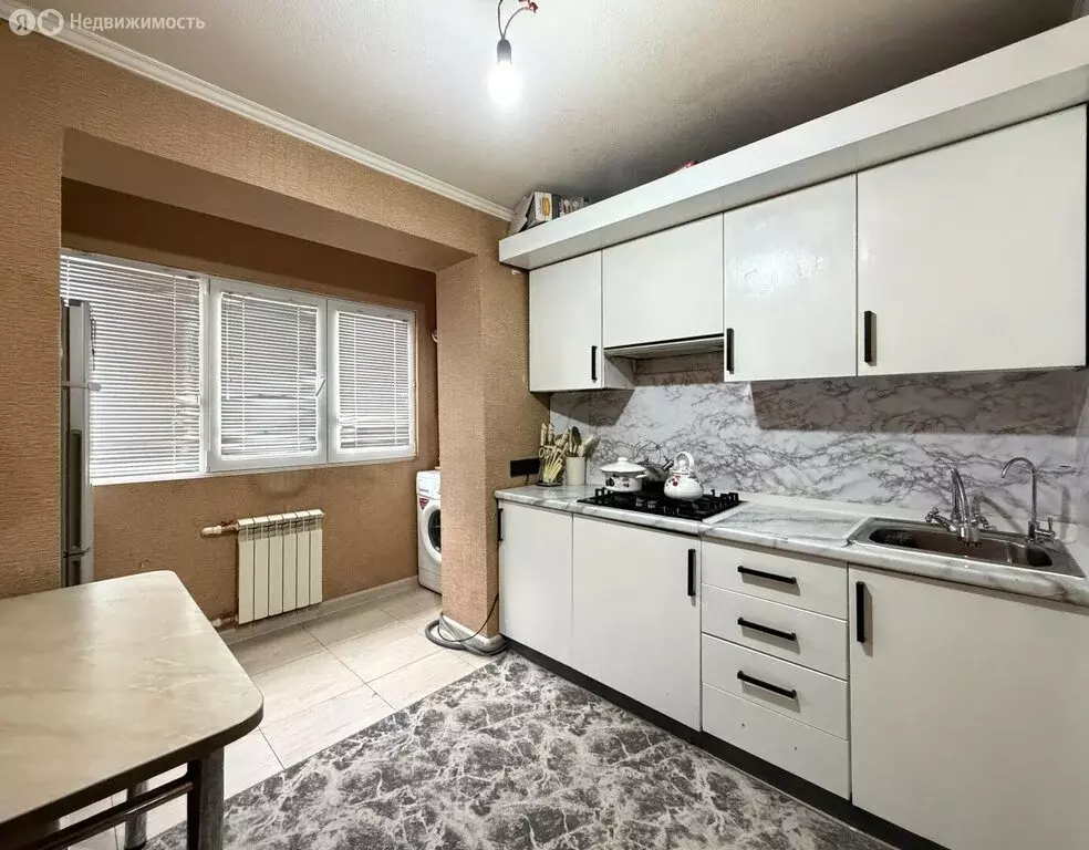 3-комнатная квартира: Нальчик, улица Ватутина, 1 (65 м) - Фото 1
