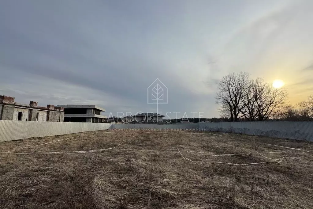 Участок в Московская область, Одинцовский городской округ, д. ... - Фото 1