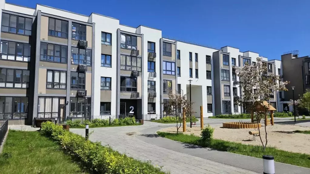 2-к кв. Тюменская область, Тюмень ул. Сергея Свиридова, 5 (88.0 м) - Фото 1