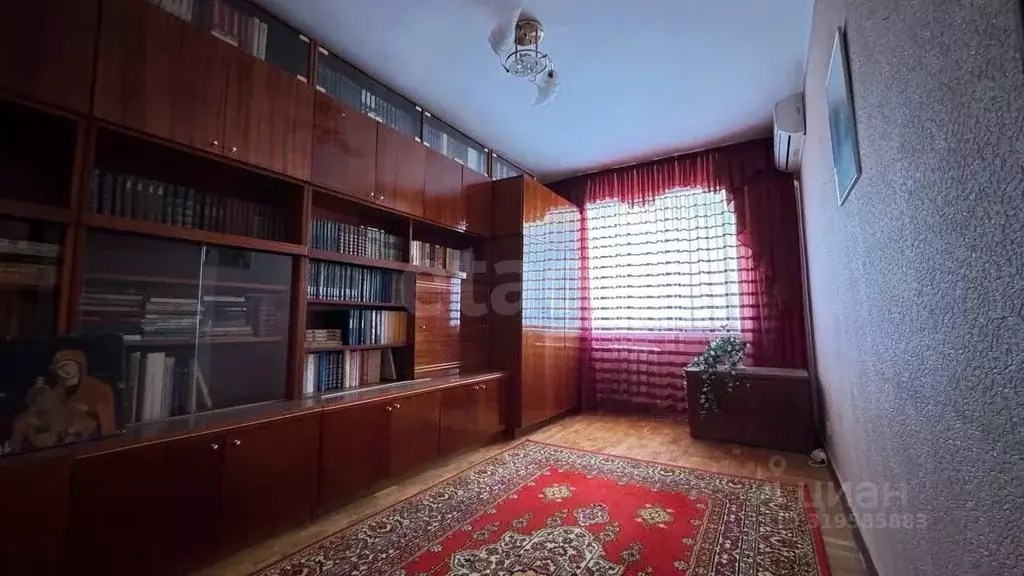 4-к кв. Адыгея, Майкоп Адыгейская ул., 16 (80.4 м) - Фото 0