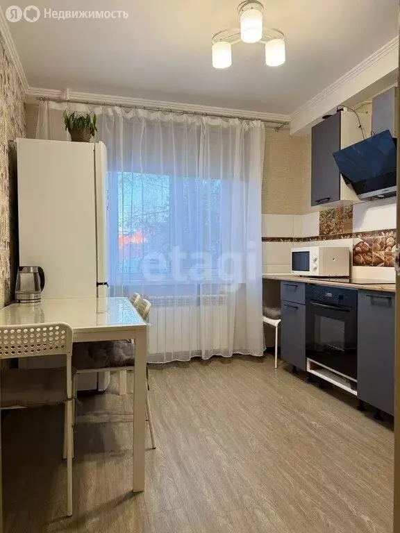 3-комнатная квартира: Тобольск, микрорайон 7А, 16 (67 м) - Фото 1