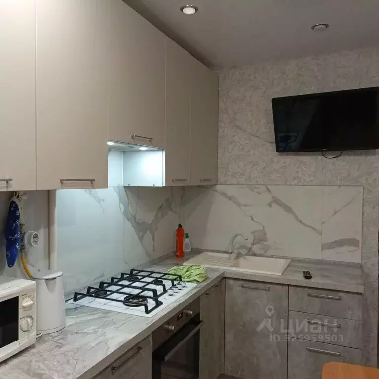 2-к кв. Волгоградская область, Волгоград ул. Панферова, 14 (50.9 м) - Фото 1