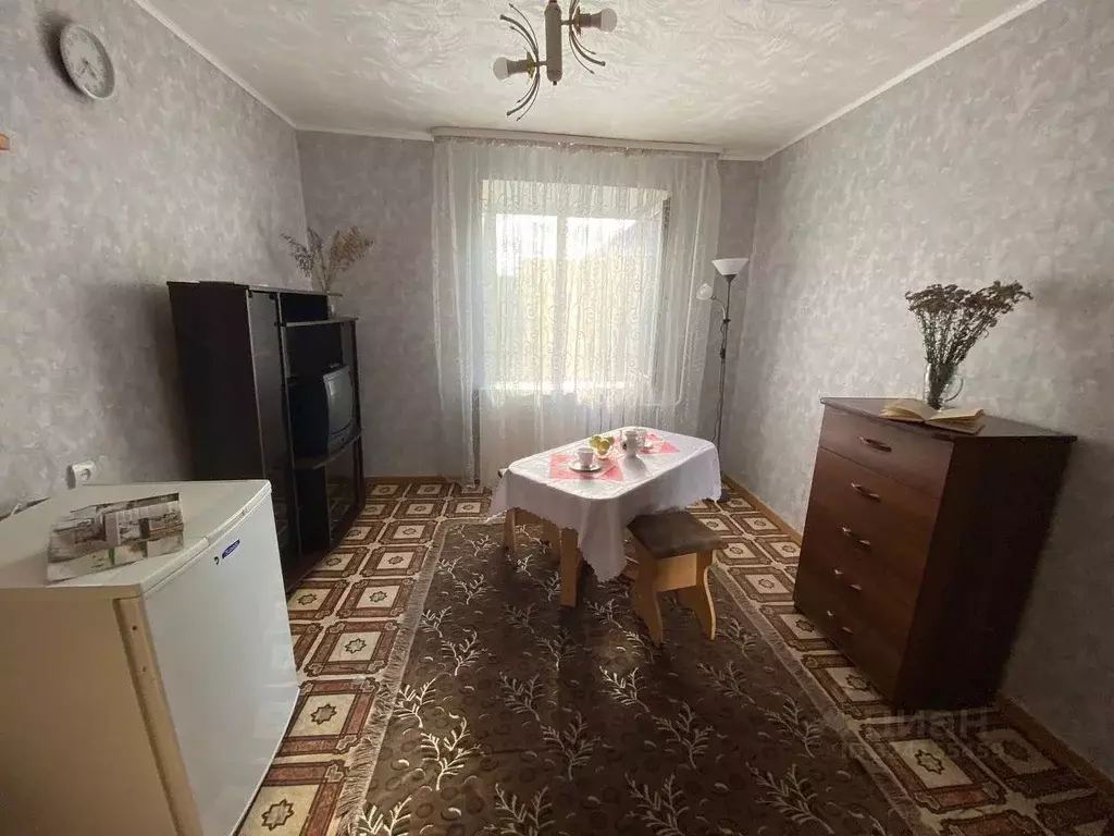 Комната Омская область, Омск ул. 10 лет Октября, 145А (12.4 м) - Фото 1