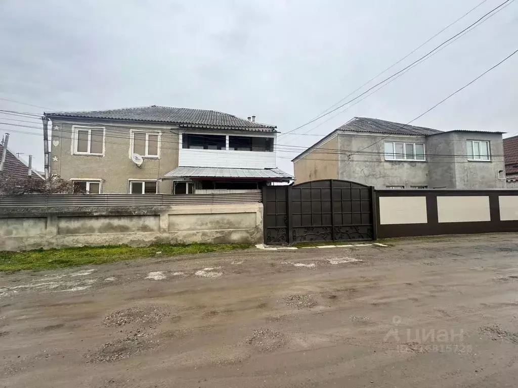 Дом в Кабардино-Балкария, Нальчик Сквозная ул., 13 (150 м) - Фото 0