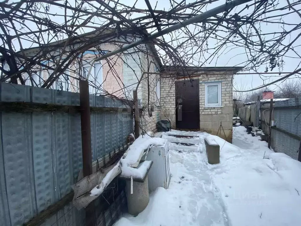 Дом в Белгородская область, Корочанский район, Ломовское с/пос, с. ... - Фото 2