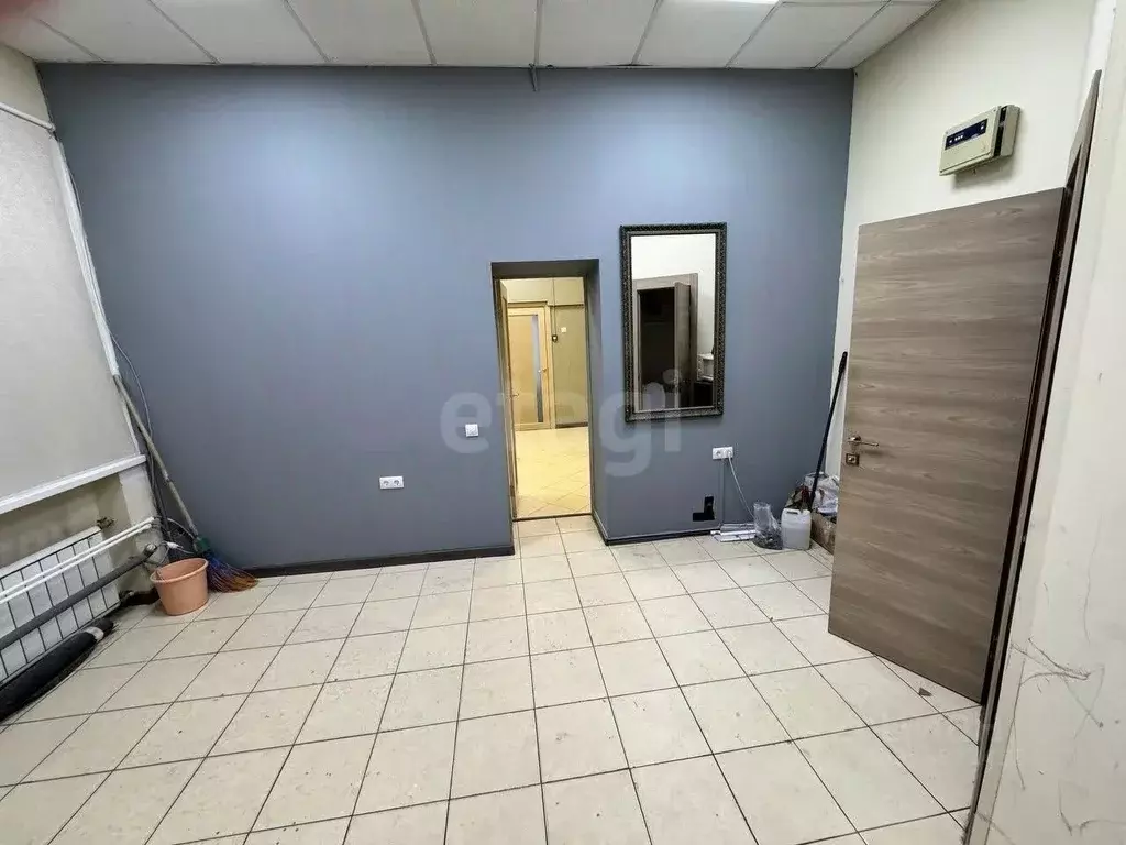 Помещение свободного назначения в Красноярский край, Красноярск просп. ... - Фото 2