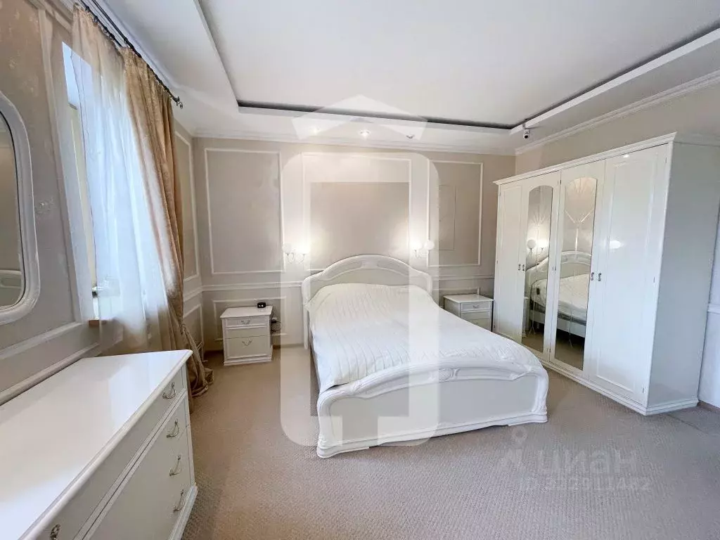 Дом в Свердловская область, Екатеринбург ул. Лиственная, 42 (860 м) - Фото 1