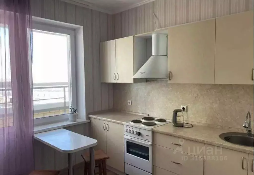 Студия Тюменская область, Тюмень ул. Парада Победы, 9 (29.0 м) - Фото 1