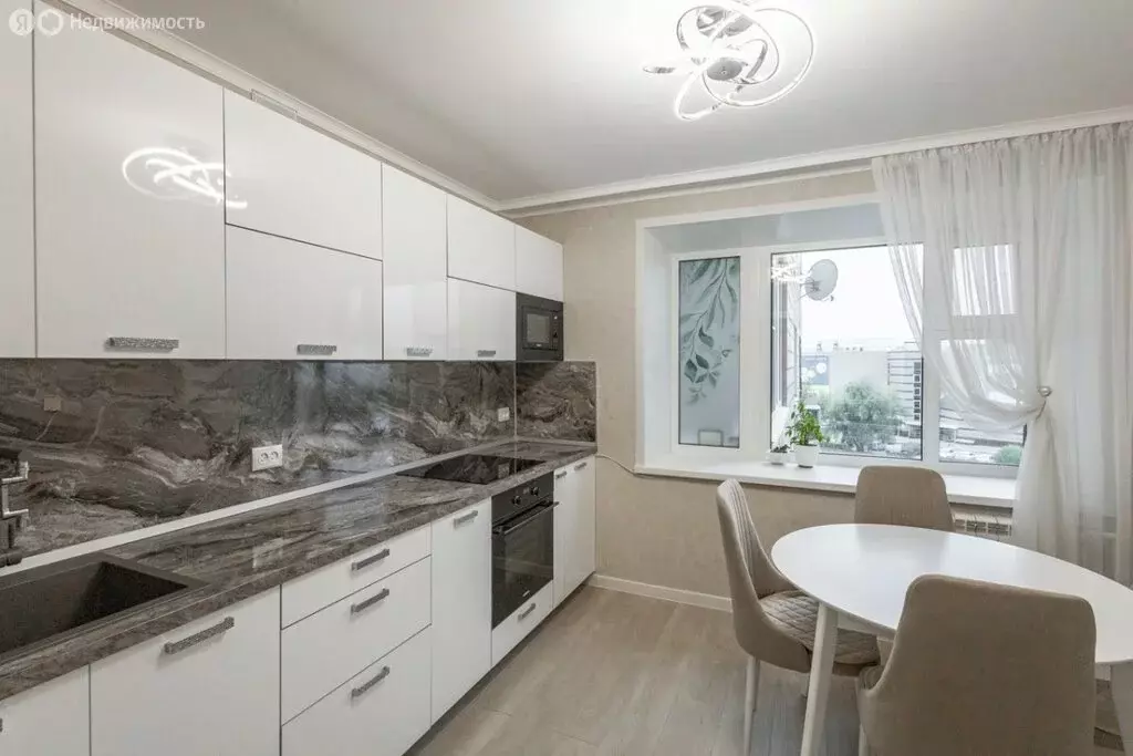 2-комнатная квартира: Омск, улица 70 лет Октября, 20 (61 м) - Фото 2