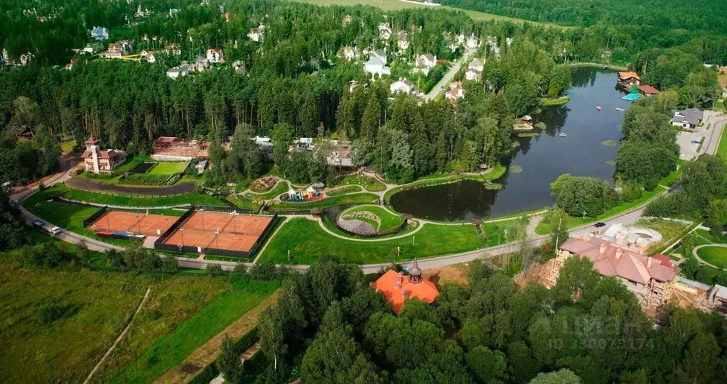 Участок в Московская область, Одинцовский городской округ, д. ... - Фото 1