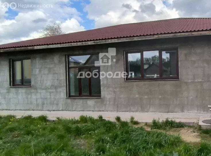 Дом в Среднеуральск, улица Ленина, 6В (100 м) - Фото 0