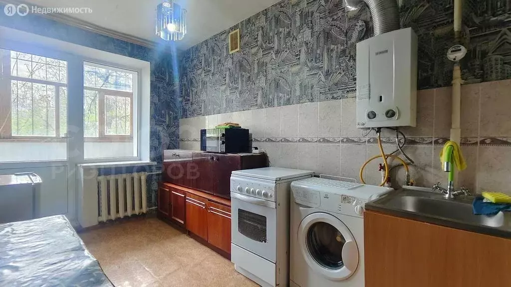 3-комнатная квартира: Волгоград, улица Строителей, 3 (64 м) - Фото 1