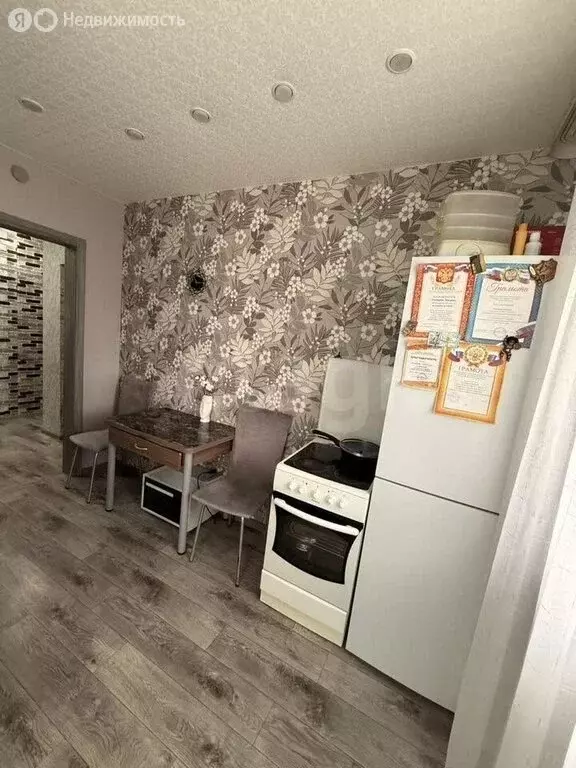 2-комнатная квартира: Татарск, Полевая улица, 47 (50 м) - Фото 1