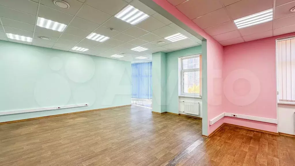 Готовые офисы в аренду от 500 м2 - Фото 1