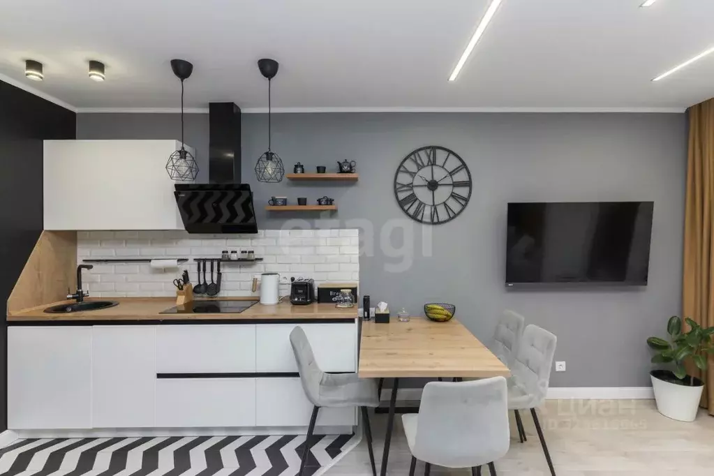 2-к кв. Тюменская область, Тюмень ул. Линейная, 15 (67.1 м) - Фото 1