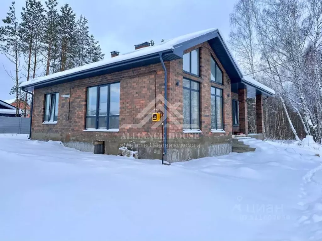 Дом в Татарстан, с. Верхний Услон ул. Героя Афанасьева (100 м) - Фото 1