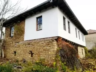 A wonderful and authentic Bulgarian house set in the mountain near . - Фото 1