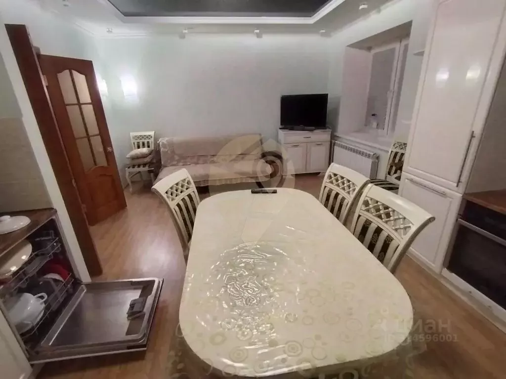 2-к кв. Белгородская область, Старый Оскол Степной мкр, 22 (70.0 м) - Фото 2