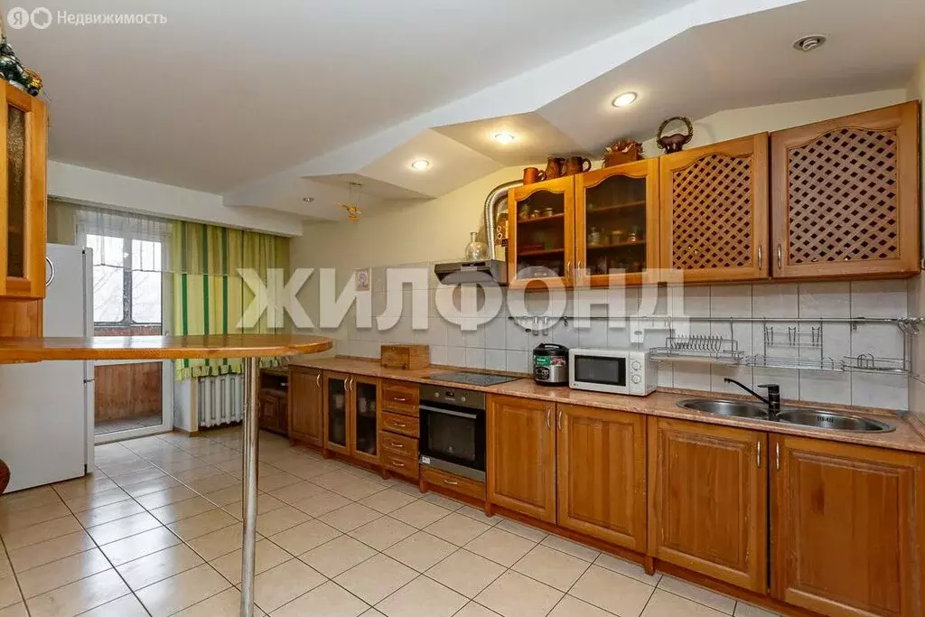 6-комнатная квартира: Барнаул, улица Попова, 98А (217.6 м) - Фото 1