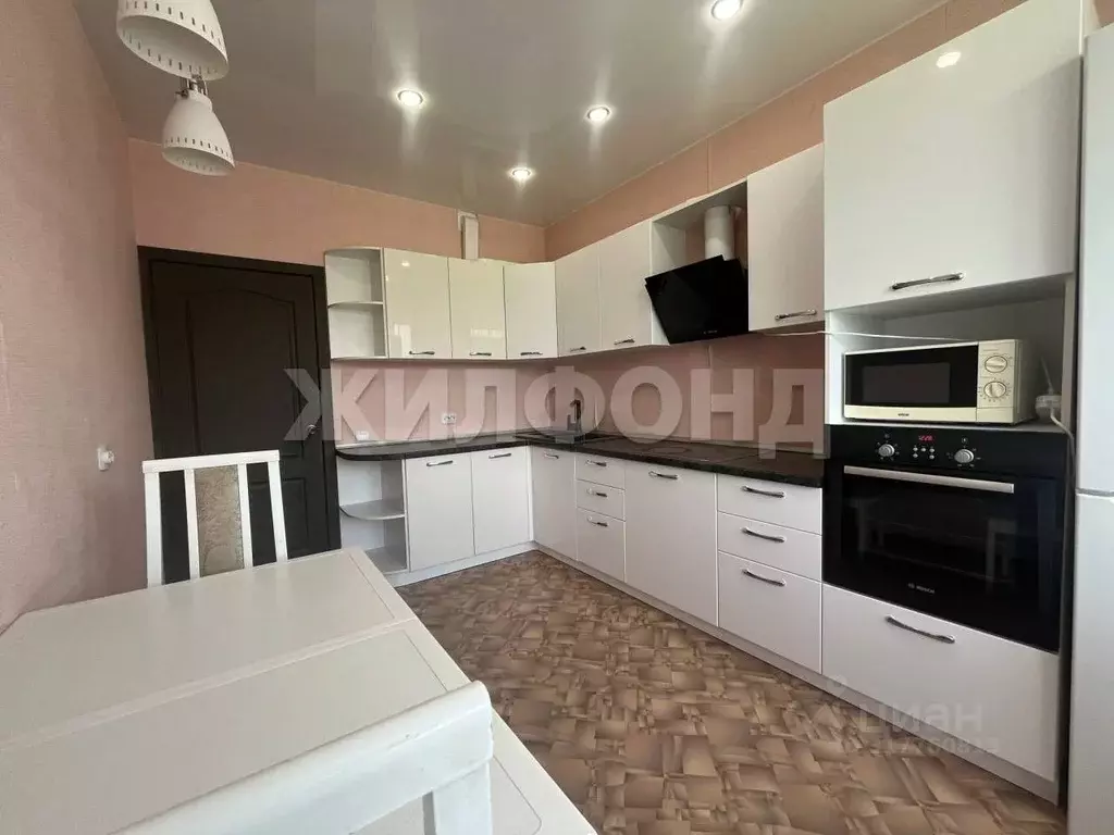 2-к кв. Хакасия, Абакан ул. Комарова, 9Б (56.4 м) - Фото 0