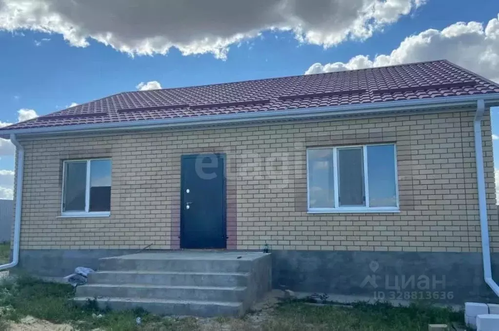 Дом в Калмыкия, Элиста ул. Кийкова, 12 (100 м) - Фото 1
