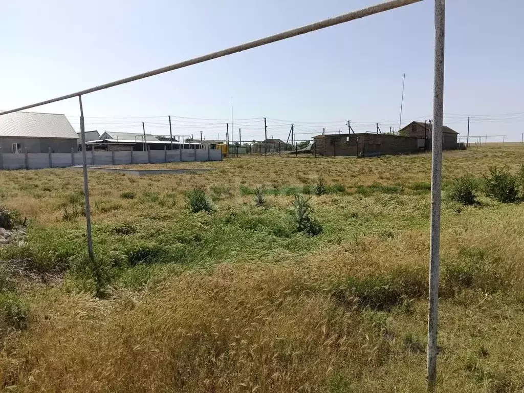 Участок в Крым, Черноморский район, Медведевское с/пос, с. Медведево ... - Фото 0