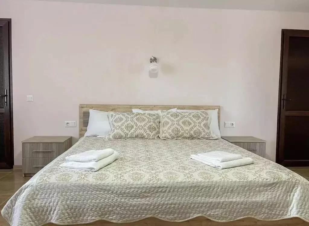 Комната Крым, Сакский район, Штормовское с/пос, с. Поповка ул. ... - Фото 1