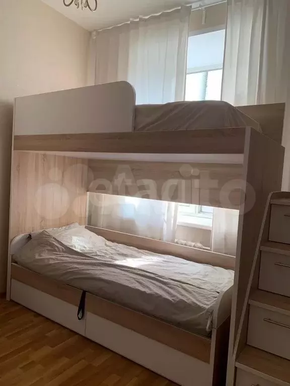 Комната 60 м в 3-к., 4/4 эт. - Фото 0