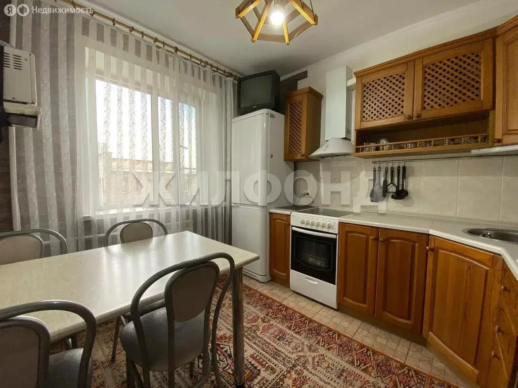 4-комнатная квартира: Абакан, улица Крылова, 82 (88 м) - Фото 1