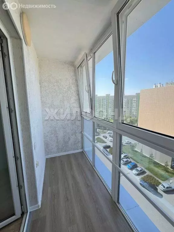 Квартира-студия: Тольятти, Автозаводский район, ул. Владимира ... - Фото 0