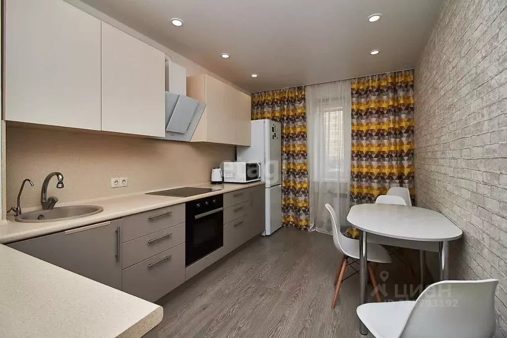 2-к кв. Тюменская область, Тюмень ул. Обдорская, 7 (50.6 м) - Фото 1