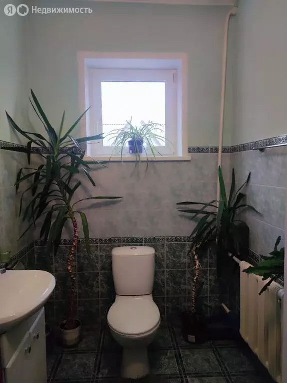 Дом в село Узюково, улица Ленина (283 м) - Фото 1