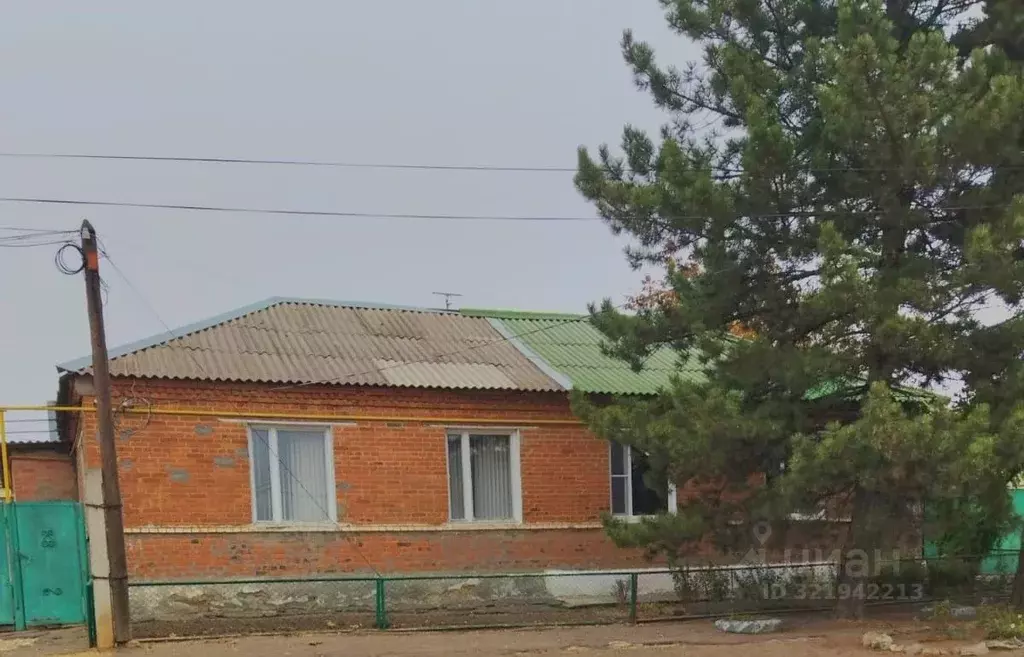 Дом в Ростовская область, Неклиновский район, с. Покровское Украинский ... - Фото 1