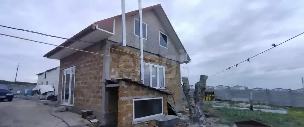 Дом в Крым, Кировский район, Первомайское с/пос, с. Ключевое ул. ... - Фото 1