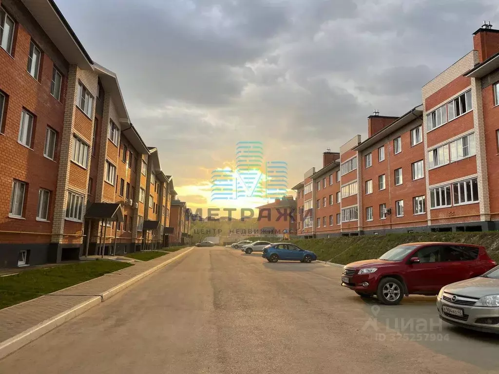 2-к кв. Калужская область, Калуга ул. Изумрудная, 8 (60.0 м) - Фото 1