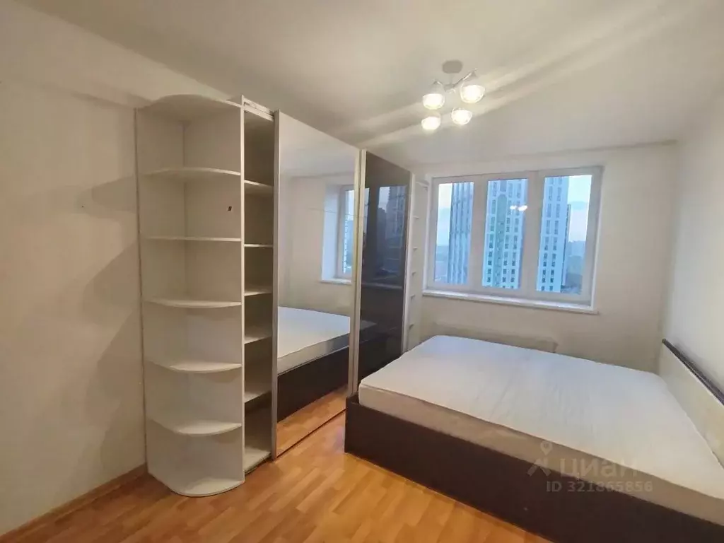 2-к кв. Свердловская область, Екатеринбург ул. Николая Островского, 1 ... - Фото 2