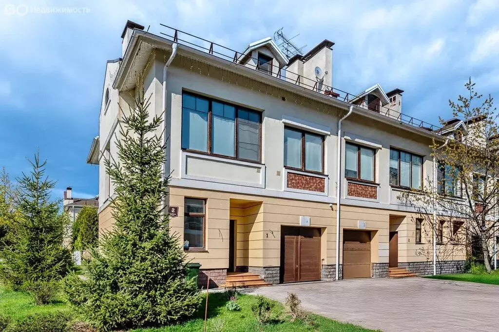 Дом в деревня Новинки, Гранатная улица, 2 (250 м) - Фото 1