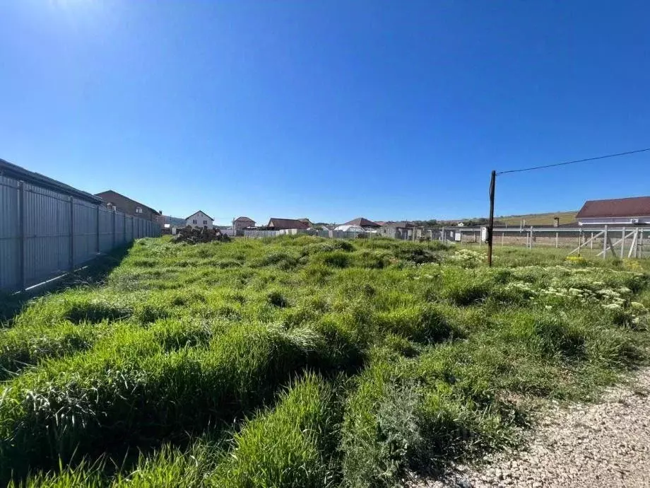 Участок в Крым, Симферопольский район, Добровское с/пос, с. Пионерское ... - Фото 1