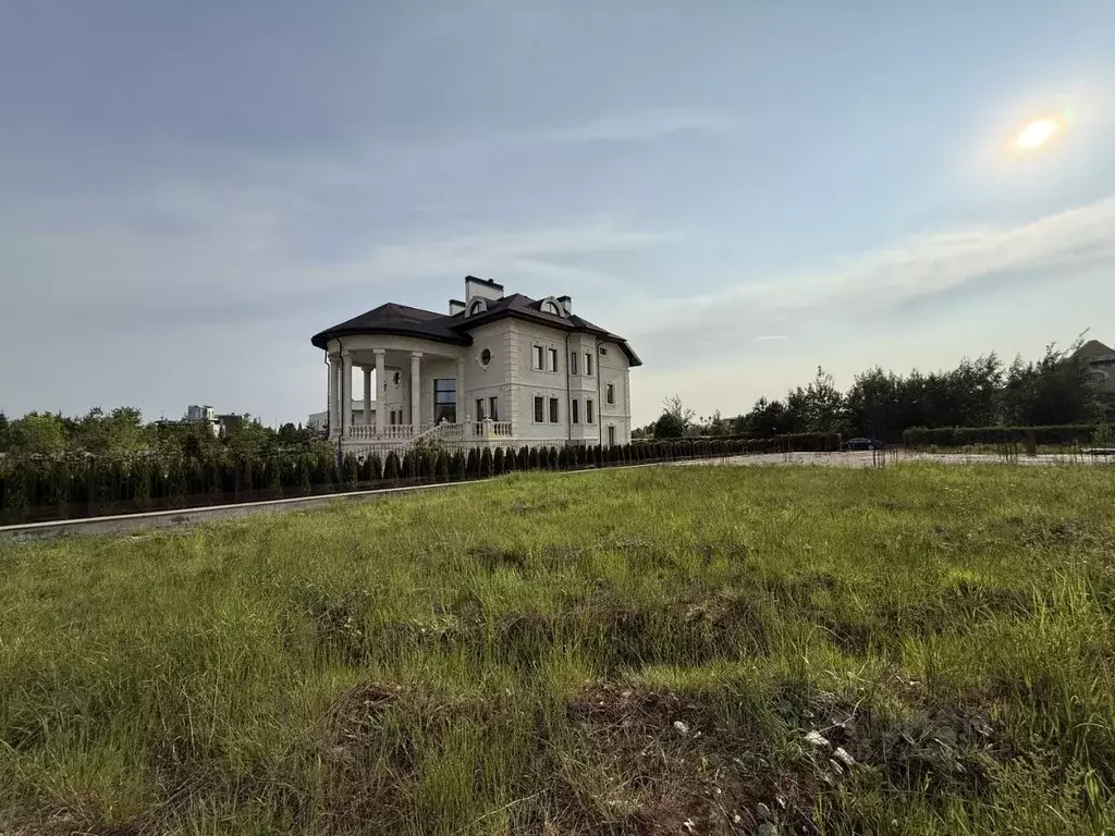 Участок в Московская область, Красногорск городской округ, д. ... - Фото 0