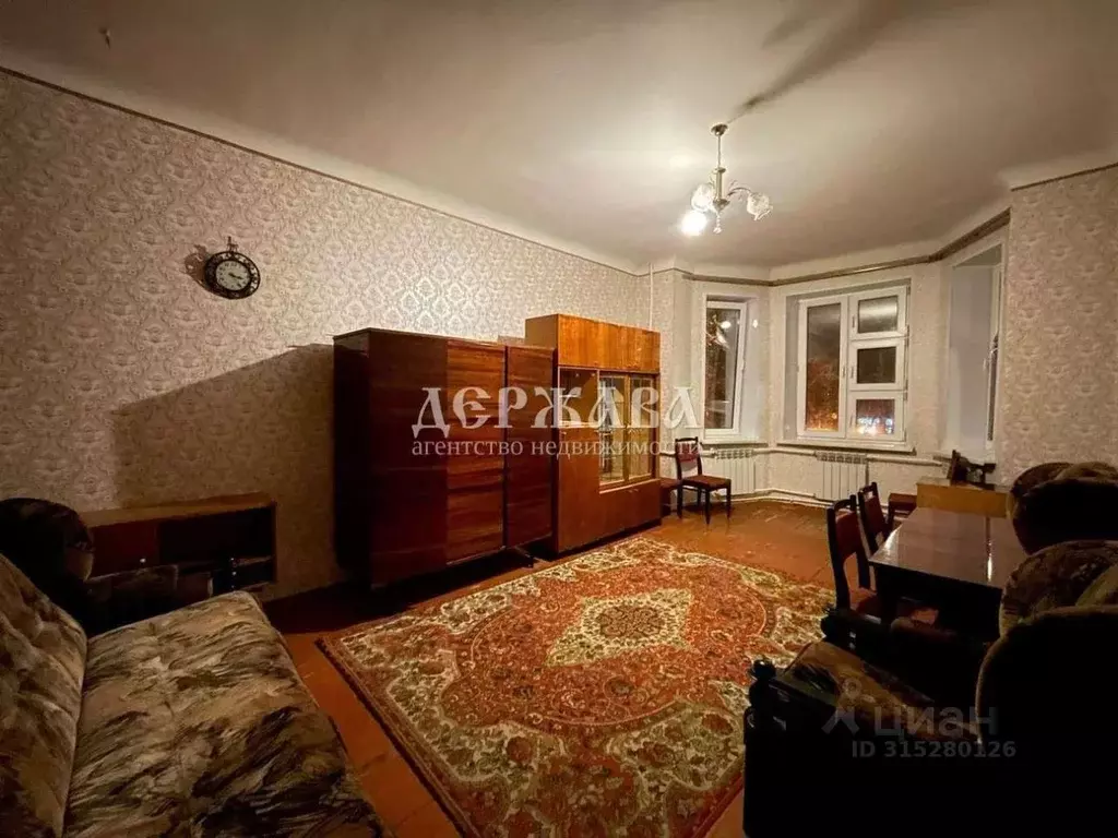 2-к кв. Белгородская область, Губкин Советская ул., 13 (48.9 м) - Фото 0