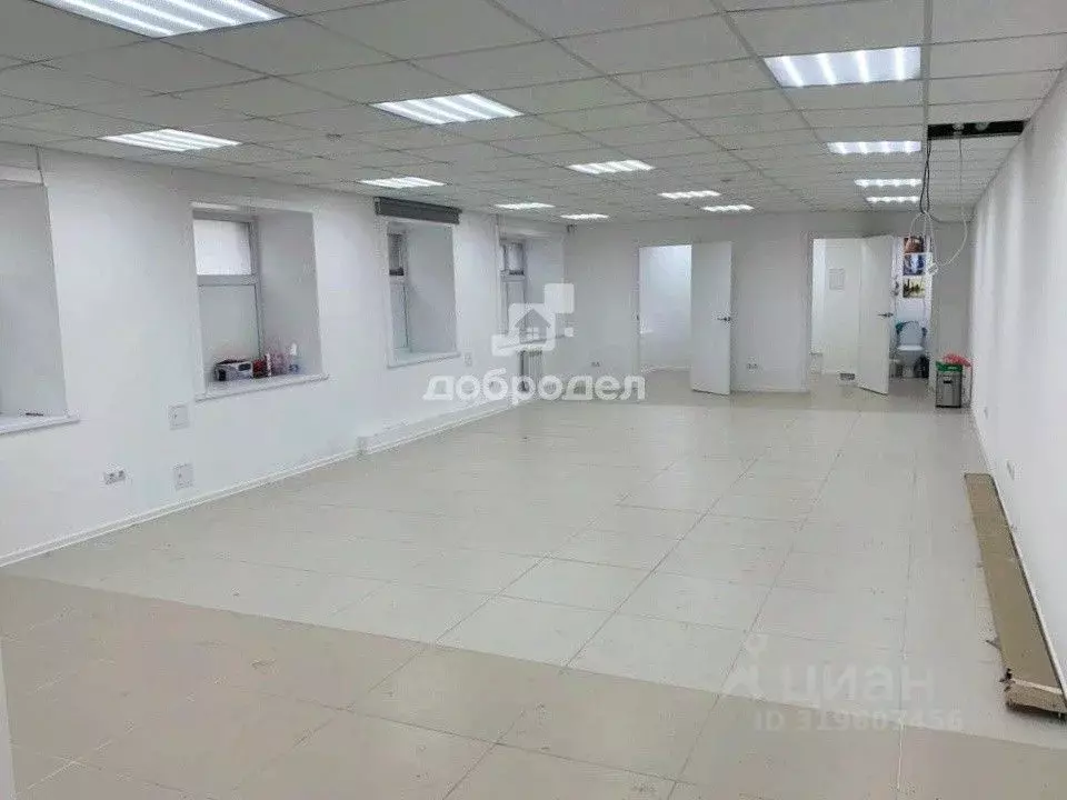 Офис в Свердловская область, Екатеринбург ул. Красных Командиров, 1 ... - Фото 0