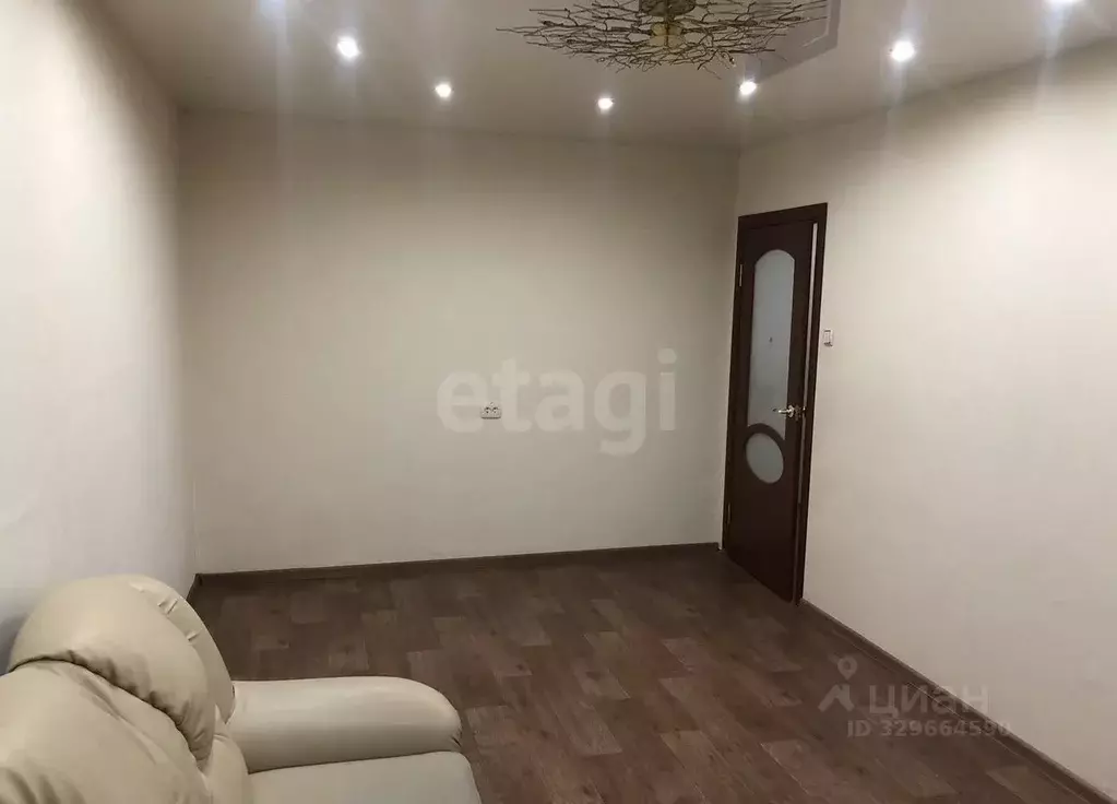 3-к кв. Кировская область, Киров ул. Опарина, 24 (67.0 м) - Фото 2